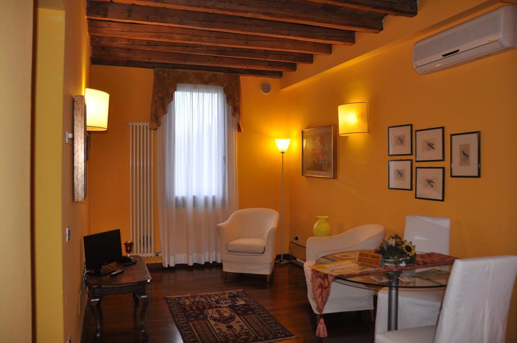 Piazza Nova Guest House Φεράρα Δωμάτιο φωτογραφία