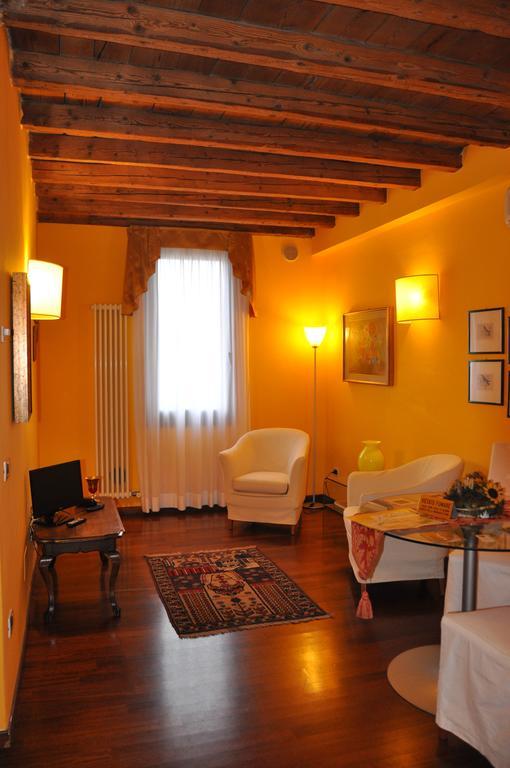 Piazza Nova Guest House Φεράρα Δωμάτιο φωτογραφία