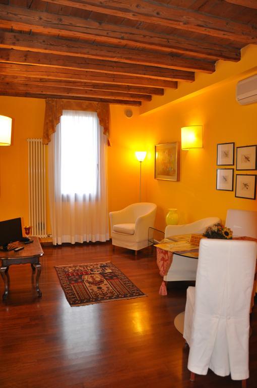 Piazza Nova Guest House Φεράρα Δωμάτιο φωτογραφία