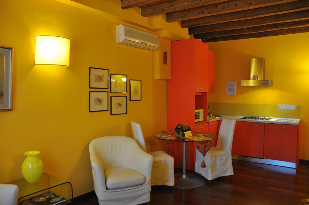 Piazza Nova Guest House Φεράρα Δωμάτιο φωτογραφία