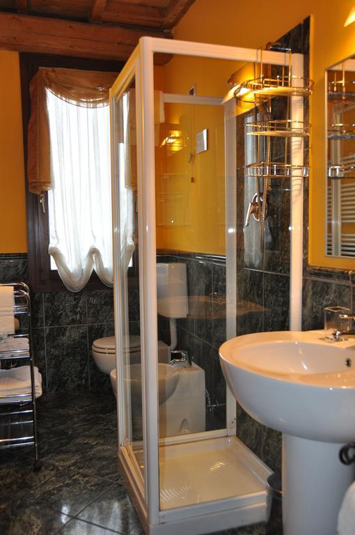Piazza Nova Guest House Φεράρα Δωμάτιο φωτογραφία