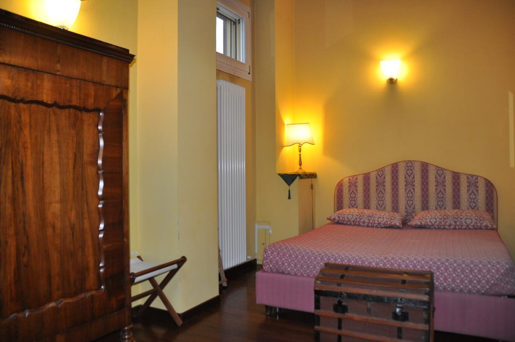 Piazza Nova Guest House Φεράρα Δωμάτιο φωτογραφία