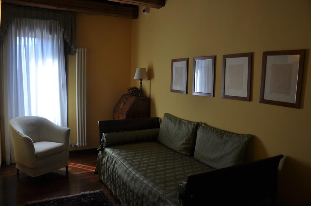 Piazza Nova Guest House Φεράρα Δωμάτιο φωτογραφία
