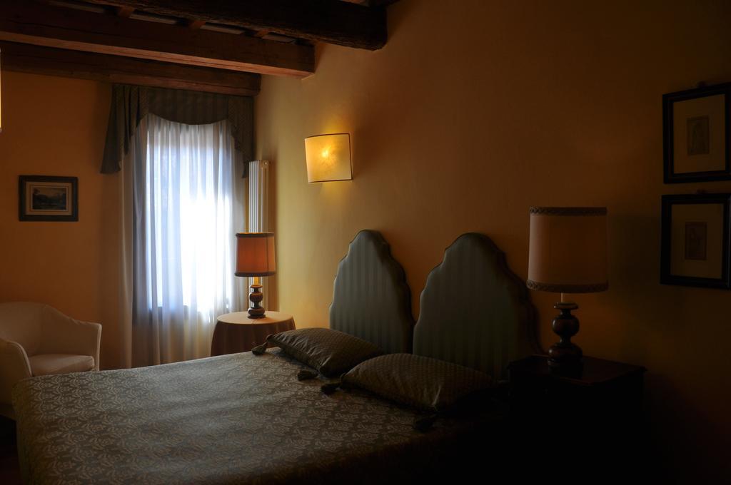 Piazza Nova Guest House Φεράρα Δωμάτιο φωτογραφία