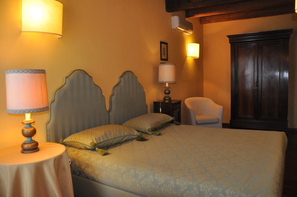 Piazza Nova Guest House Φεράρα Δωμάτιο φωτογραφία
