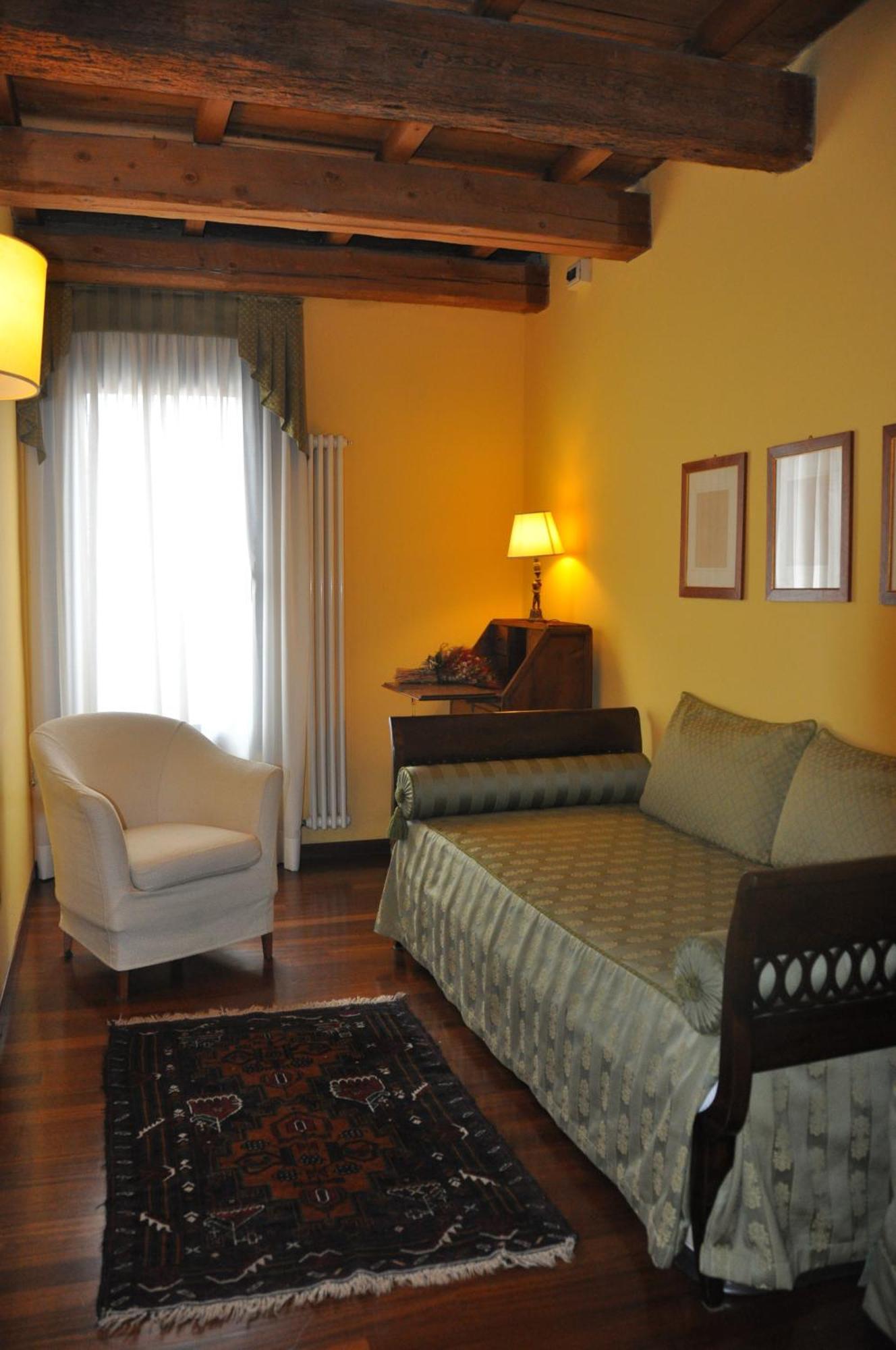 Piazza Nova Guest House Φεράρα Δωμάτιο φωτογραφία